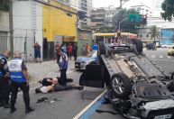 Carro roubado capota após perseguição policial no Rio; três homens são presos