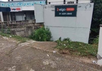 Barranco onde veículo caiu