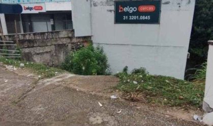 Barranco onde veículo caiu