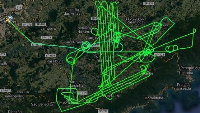 Imagem mostra trajeto da aeronave SC-105 da FAB, que participa das buscas por helicóptero desaparecido / Reprodução/Flight Radar
