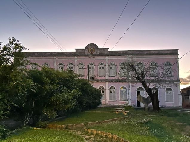 Escola Nossa Senhora do Bom Conselho é um dos prédios históricos esvaziados e interditados em Maceió (AL) / Reprodução
