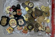Fábrica clandestina de distintivos é fechada pela polícia na Baixada Fluminense