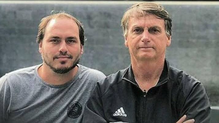Carlos Bolsonaro e Jair Bolsonaro
