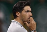 Abel Ferreira cobra novamente sobre gramado do Allianz: 
