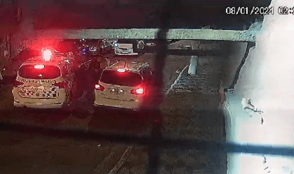 Vídeo mostra policial agredindo homem durante abordagem em São Paulo