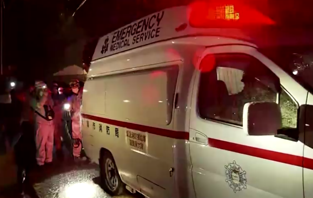 Ambulância japonesa leva idosa de 90 anos para hospital