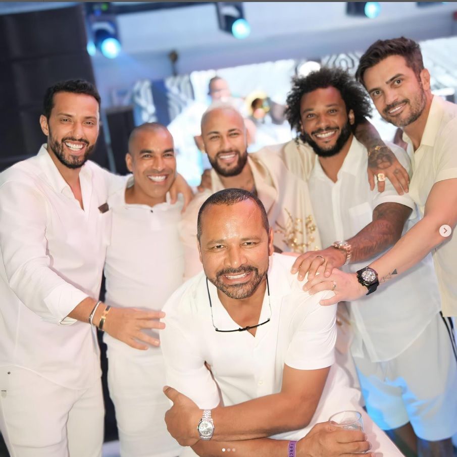 Nenê, Emerson Sheik, Neymar, Marcelo, Falcão e Neymar Santos em festa de Revéillon / Reprodução/Instagram