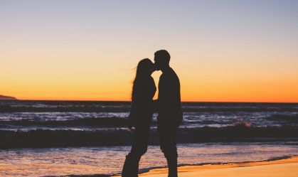 Descubra quais são as 10 melhores cidades para encontrar um "amor de verão"