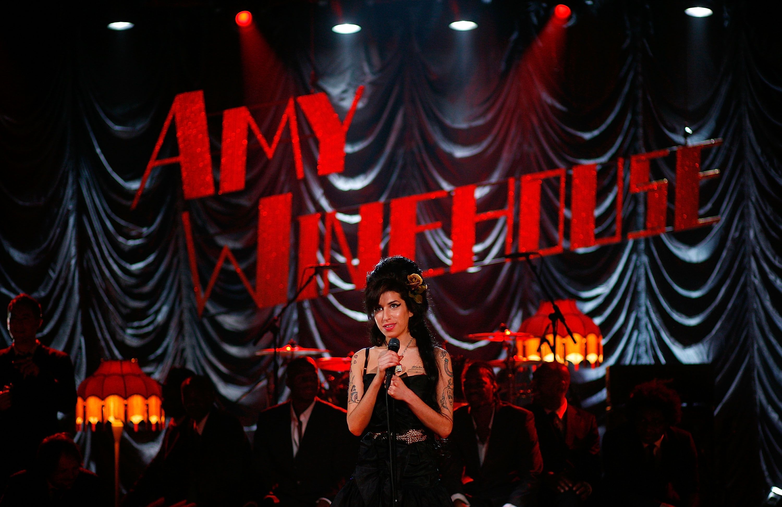 Amy Winehouse se apresenta no Riverside Studios para a cerimônia do 50º Grammy Awards em uma transmissão de vídeo em 10 de fevereiro de 2008, em Londres, na Inglaterra. / Peter Macdiarmid/Getty Images for NARAS