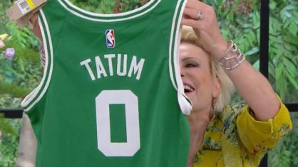 Ana Maria Braga com presente de Jayson Tatum