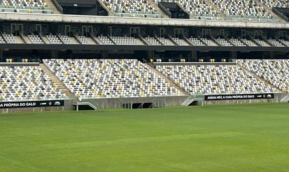 Renovação do gramado da Arena MRV chega a 50% do processo: veja fotos