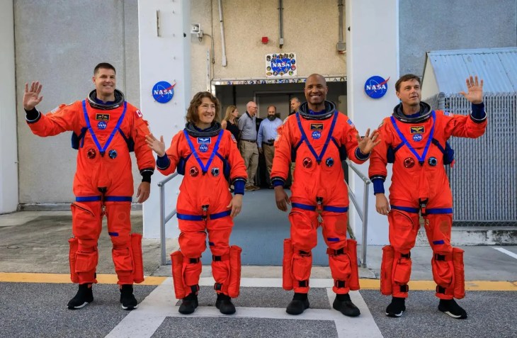 Astronautas Jeremy Hansen, Christina Koch, Victor Glover e Reid Wiseman integram a equipe da missão Artemis II / NASA