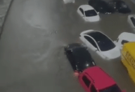 Chuva no Rio deixa dois desaparecidos e alaga principal via da capital