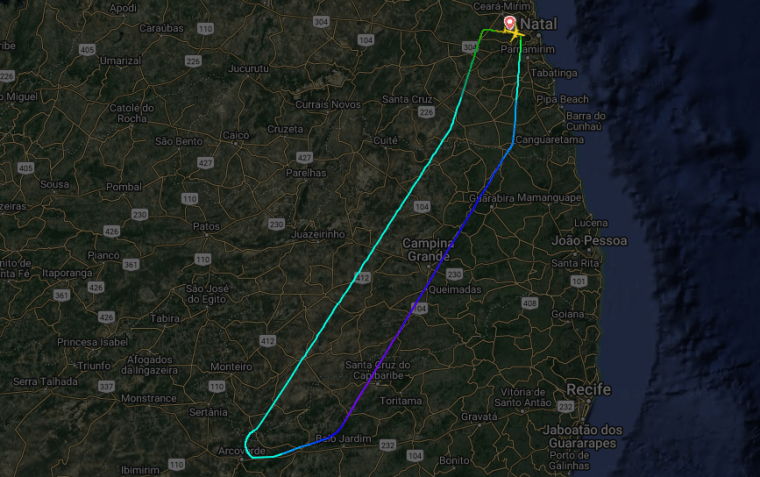 Site de monitoramento mostra o trajeto do avião da Azul após declarar emergência a bordo / Reprodução/FlightRadar24