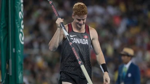 Shawn Barber estabeleceu o recorde canadense do salto com vara em 15 de janeiro de 2016, quando alcançou 6 metros