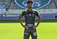 Clube da Série B estuda contratar Eduardo Bauermann, suspenso por escândalo de apostas