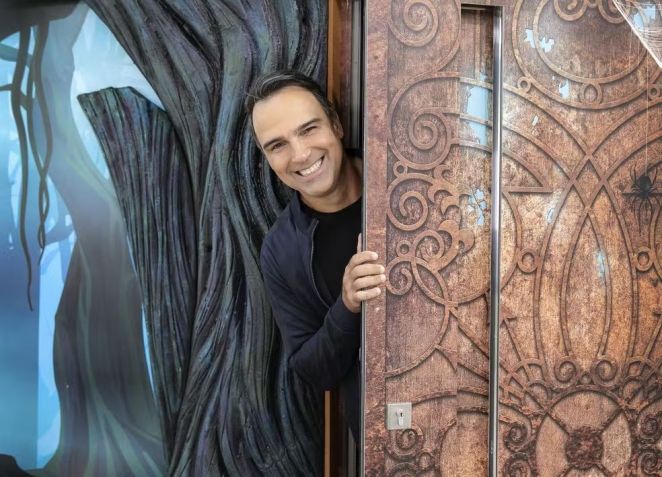 Tadeu Schmidt revelou que casa terá quarto com a temática "época" • Globo/Manoella Mello