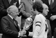 Após Zagallo e Beckenbauer, só há um campeão mundial como jogador e técnico vivo
