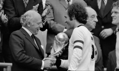 Após Zagallo e Beckenbauer, só há um campeão mundial como jogador e técnico vivo