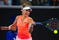 Bia Haddad vence nas duplas e avança às oitavas do Australian Open
