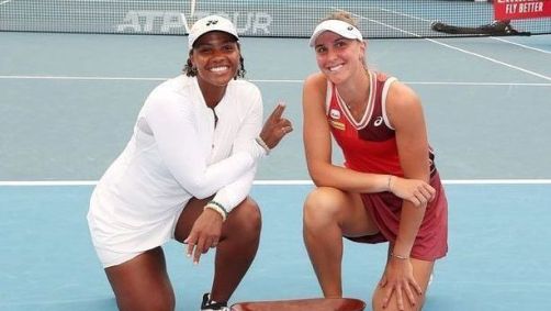 Bia Haddad e Taylor Townsend fizeram 2 sets a 0 sobre Shuko Ayoama e Aleksandra Krunic nas quartas