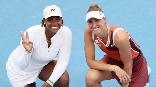 Beatriz Haddad e a americana Taylor Townsend venceram a alemã Laura Siegemund e a tcheca Barbora Krejcikova por WO na semifinal