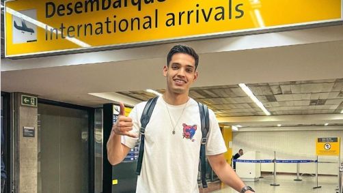 Bobadilla em chegada no aeroporto de São Paulo