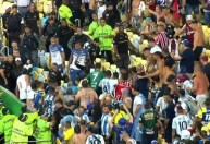 Fifa multa a CBF por briga das torcidas de Brasil e Argentina em jogo no Maracanã