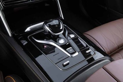 BYD Tan tem dois motores com 517 cv e acelera de 0 a 10 em 5,6 segundos