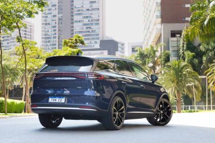 BYD Tan tem dois motores com 517 cv e acelera de 0 a 10 em 5,6 segundos
