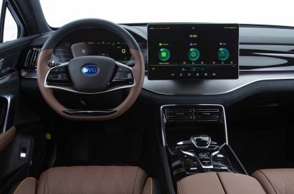 BYD Tan tem dois motores com 517 cv e acelera de 0 a 10 em 5,6 segundos