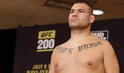 Cain Velasquez está atuando como corner e treinador de Gabriel Benitez