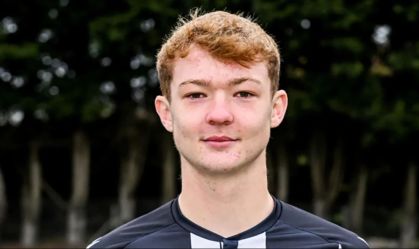 Cameron Walsh, jogador do Grimsby Town, morreu aos 16 anos