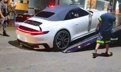 PM apreende Porsche e Camaro após direção perigosa de influenciadores em Peruíbe