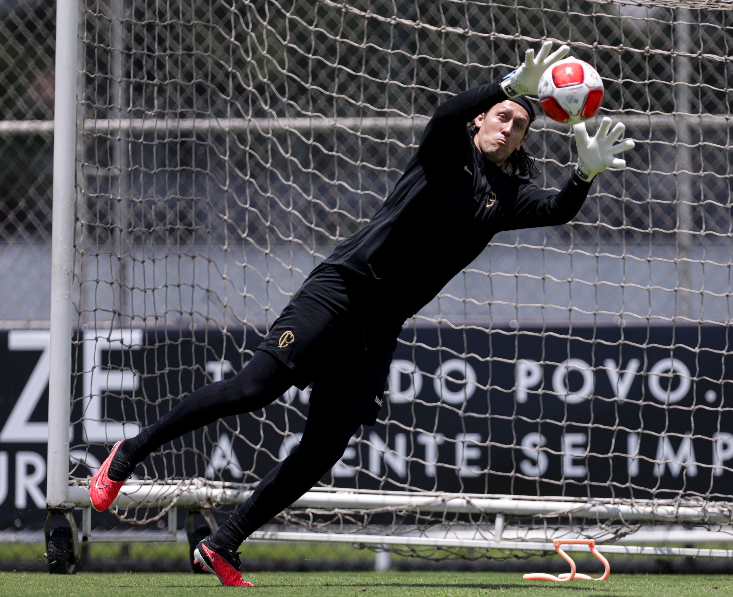 Goleiro Cássio na reapresentação da equipe para a temporada 2024
