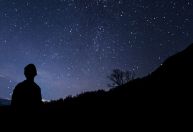Calendário astronômico de fevereiro tem chuva de meteoros e passagem de cometa