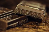 Apesar dos benefícios, consumo de chocolate amargo também pede cautela