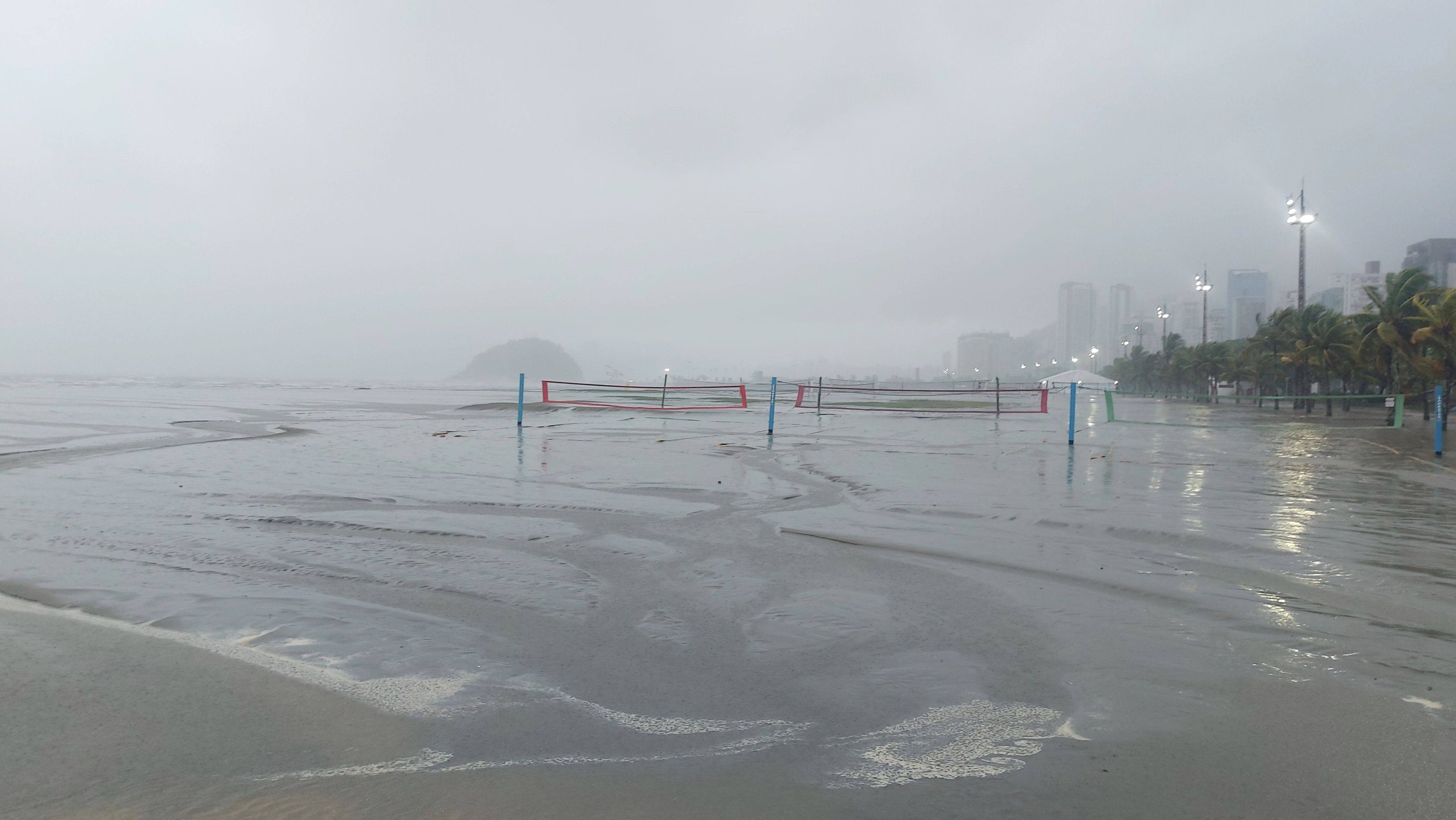 Dia nublado em Santos