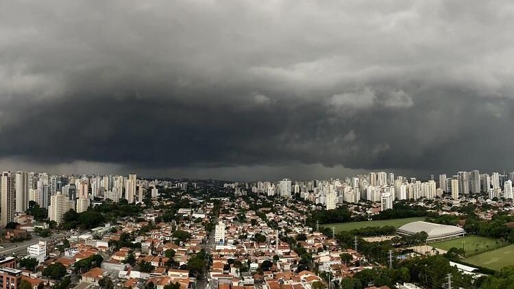 São Paulo deve ter chuva forte de novo nesta terça-feira (1º) | CNN Brasil
