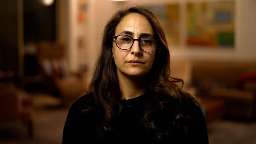 A refém israelense libertada Sharon Cunio disse em uma entrevista a Anderson Cooper, da CNN, que continua assombrada por seu tempo como refém enquanto estava detida em um hospital de Gaza com dezenas de outras pessoas.