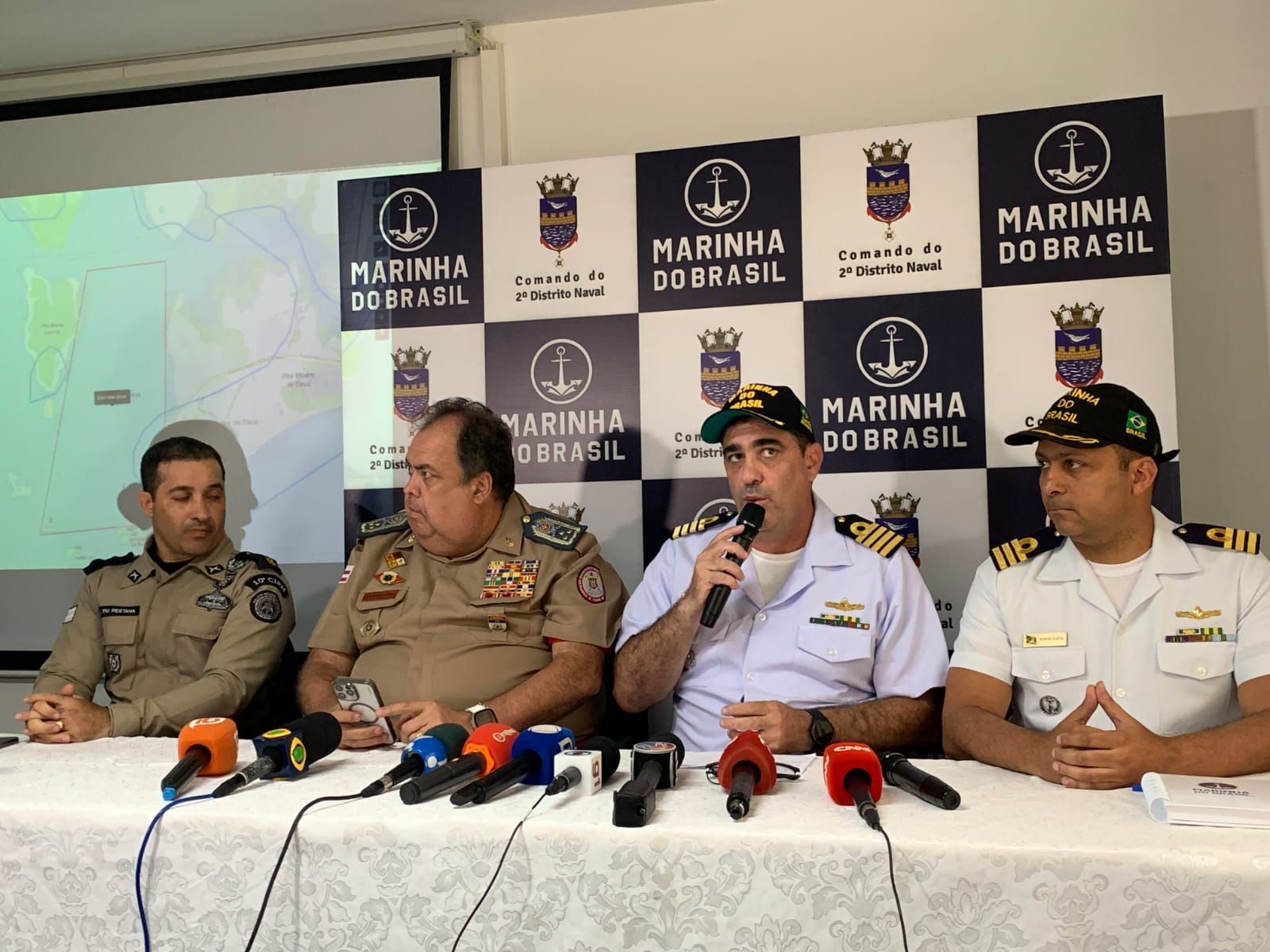 Coletiva da Marinha sobre embarcação que naufragou em Madre de Deus / Camila Tíssia