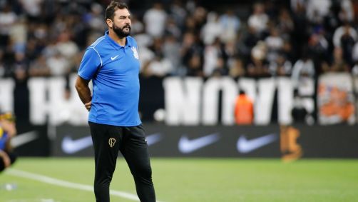Danilo, ídolo e técnico do Corinthians sub-20, na semifinal da Copinha