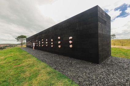 Cristais na obra &quot;Generator&quot;, de Marina Abramovic