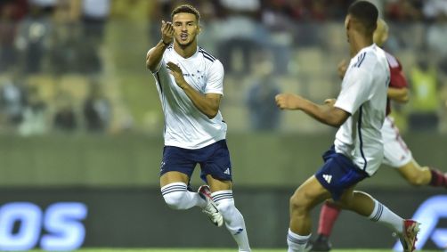 Gui Meira comemora o gol da classificação do Cruzeiro sobre o Flamengo