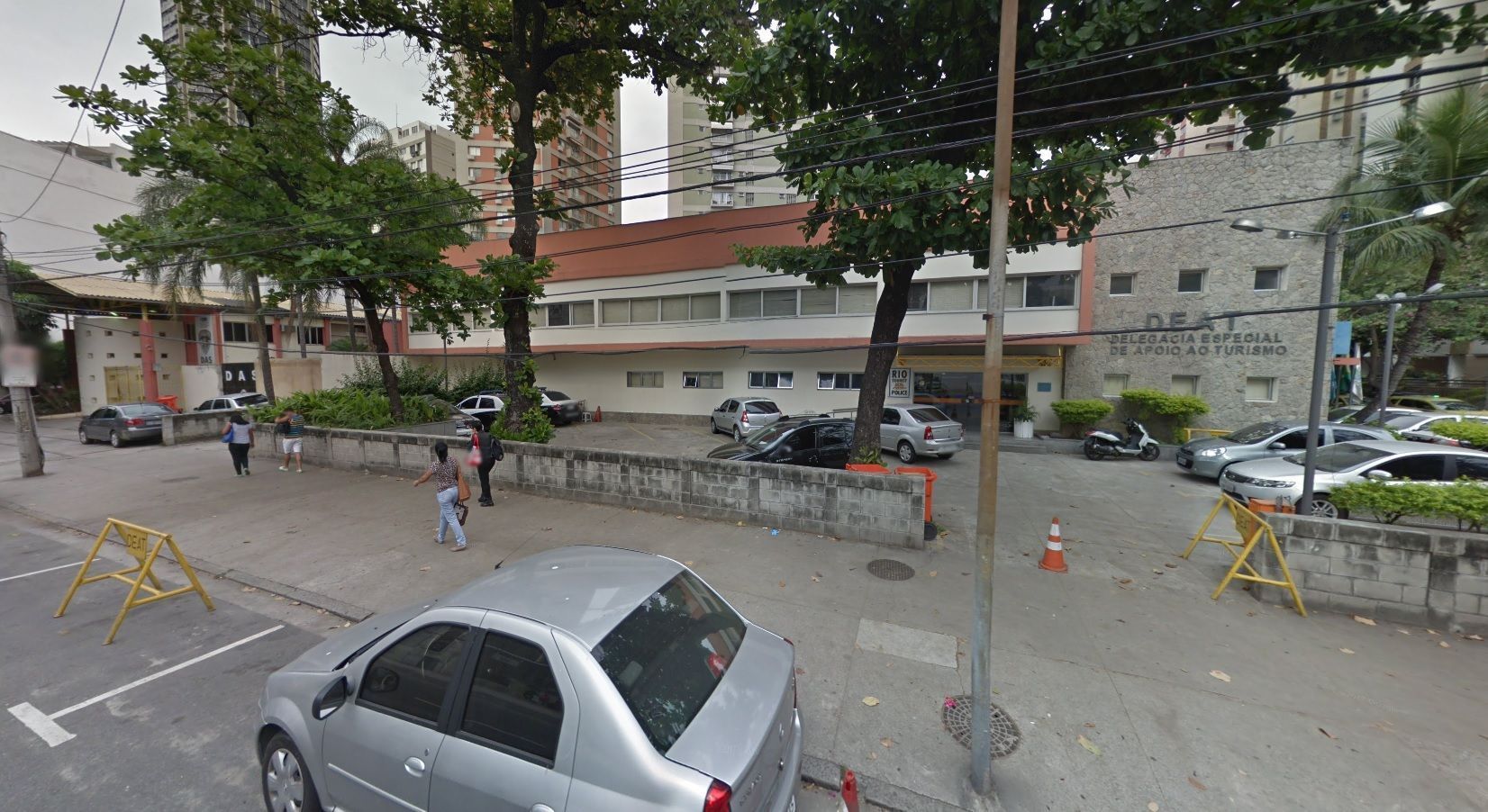 Fachada da Delegacia Especial de Apoio ao Turismo (Deat), no Leblon, zona sul do Rio de Janeiro