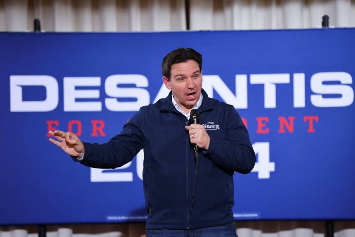 Florida Governor and Republican presidential candidate Ron DeSantis speaks during a campaign visit to Cedar Falls Woman's Club ahead of the caucus vote in Cedar Falls, Iowa, U.S., January 5, 2024. / REUTERS/Scott Morgan
