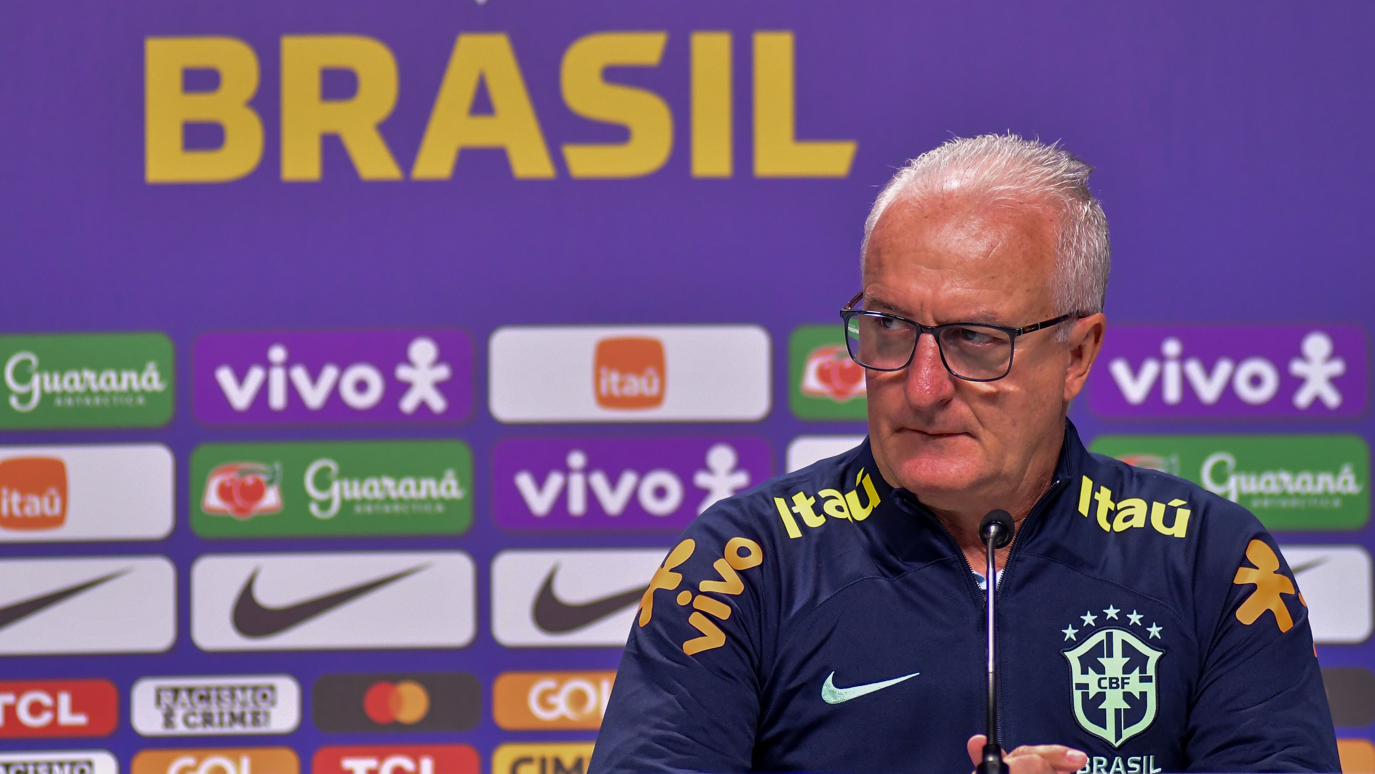 Dorival Júnior foi apresentado oficialmente na Seleção Brasileira