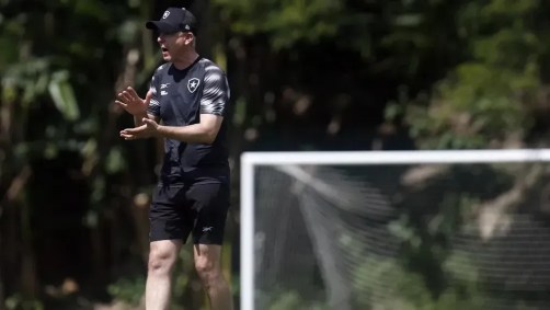 Tiago Nunes no CT Lonier, nesta terça (9), na última atividade antes do Botafogo embarcar para pré-temporada em Itu