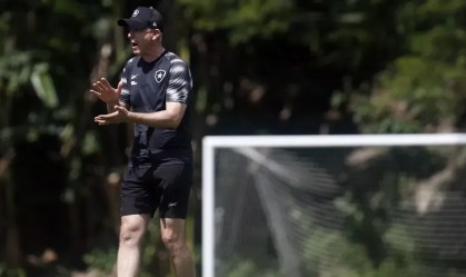 Tiago Nunes no CT Lonier, nesta terça (9), na última atividade antes do Botafogo embarcar para pré-temporada em Itu