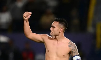 Lautaro Martínez marca, Inter vence o Napoli e conquista a Supercopa da Itália